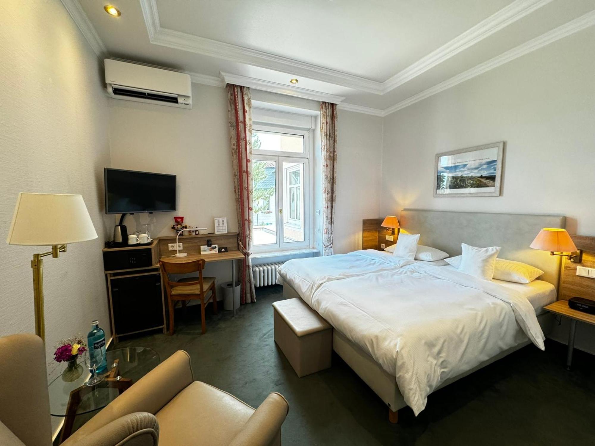 Rhein-Hotel Нирштайн Экстерьер фото